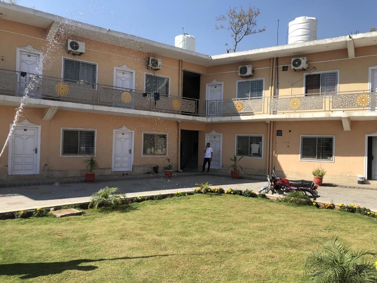 Hotel Islamabad Crown 拉瓦尔品第 外观 照片